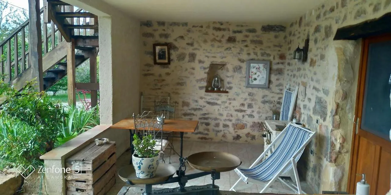 Tour-de-Faure Chambres D'Hotes La Combe De Redoles 0*,  צרפת