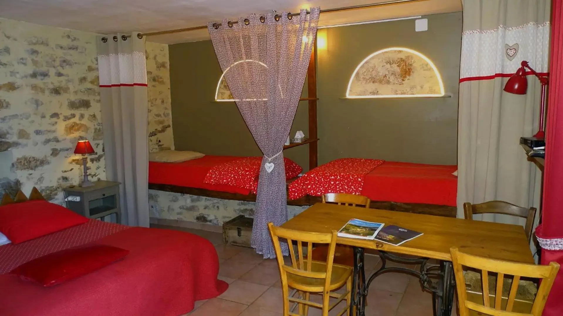 Guest house Chambres D'Hotes La Combe De Redoles Tour-de-Faure